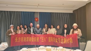 <b>��ɳ����̶�̻�ٰ���ף���˹��ʸ�Ů�ڻ</b>