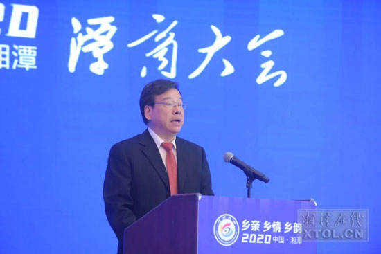 省政协副主席、省工商联主席张健出席并讲话。(记者 方阳 陈旭东 摄)